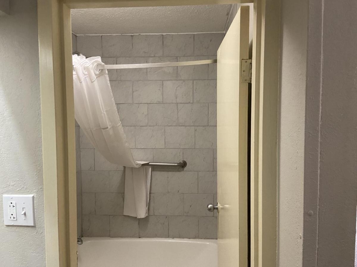 Days Inn By Wyndham Ozark Zewnętrze zdjęcie